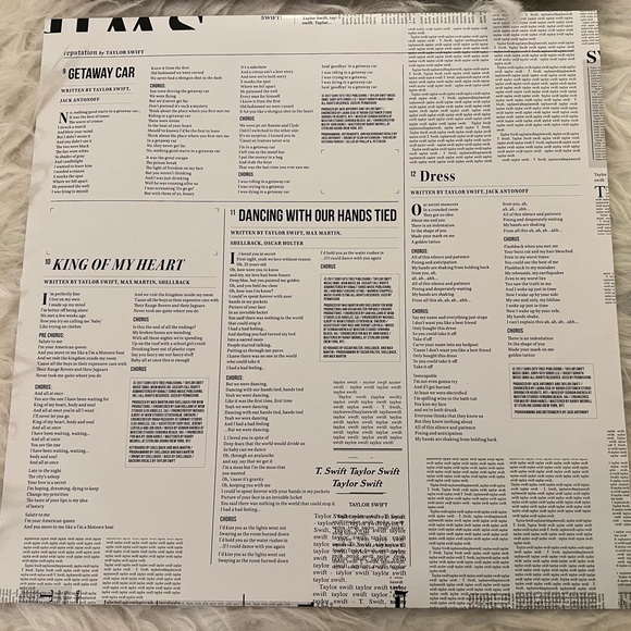 Taylor Swift Limited Edition Reputation Vinyl - Picture 10 of 13